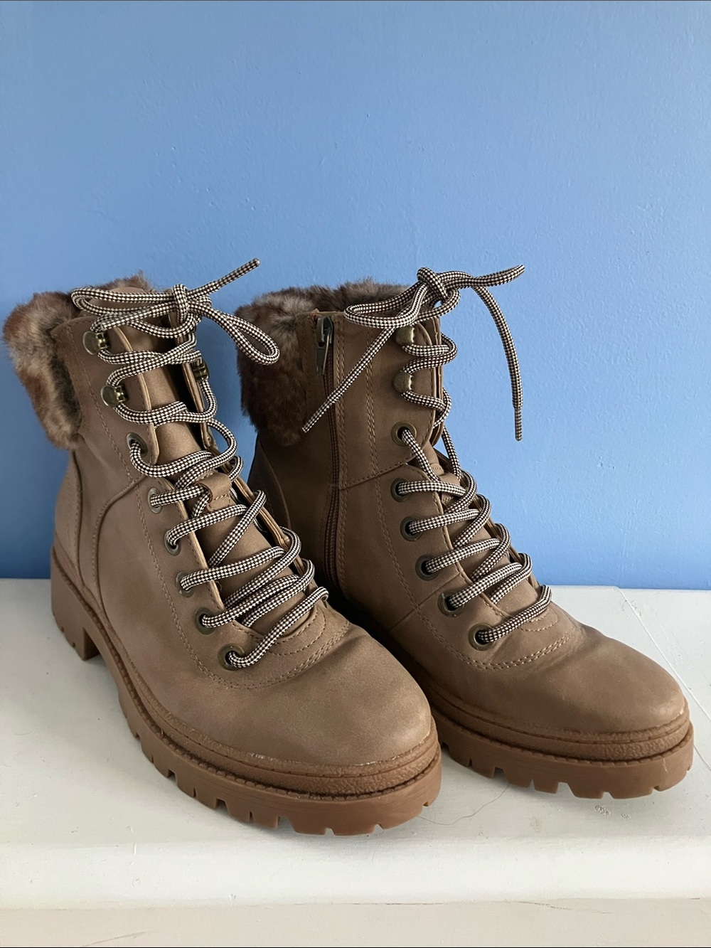Universal Thread Women’s Tan Winter Boots with Fur Trim - 8.5